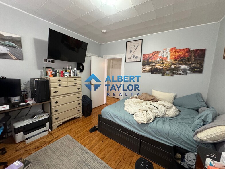 Building Photo - 38 Cherry St