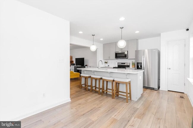 Building Photo - 18 Needle Ct