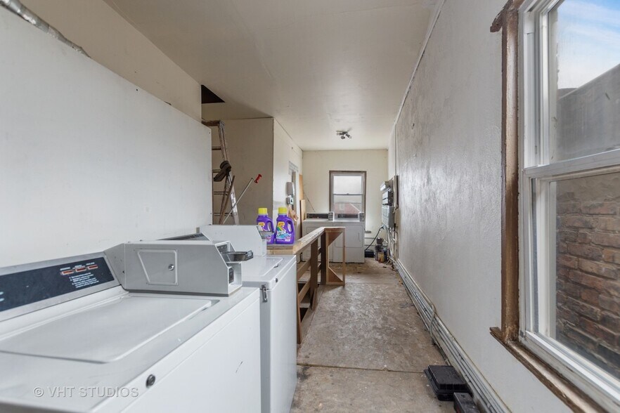 Building Photo - 2354 S Albany Ave