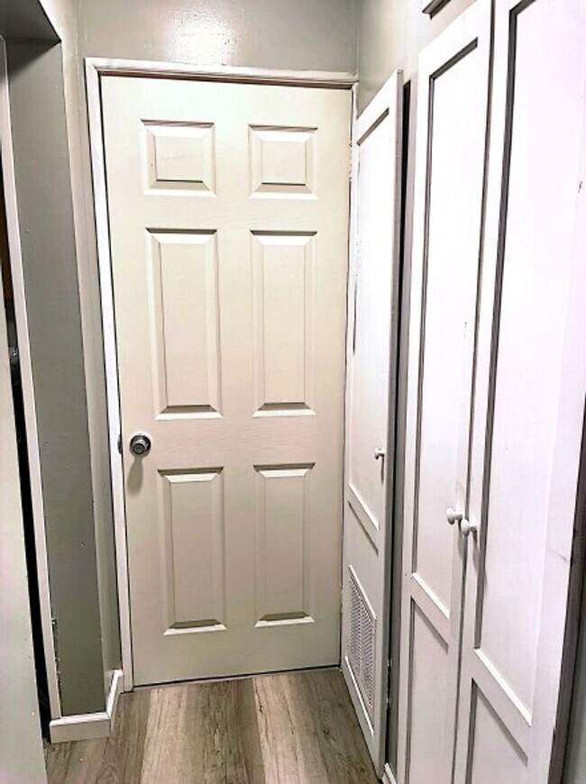 Building Photo - Coming soon! Great 2 bedroom with AC and detached garage!