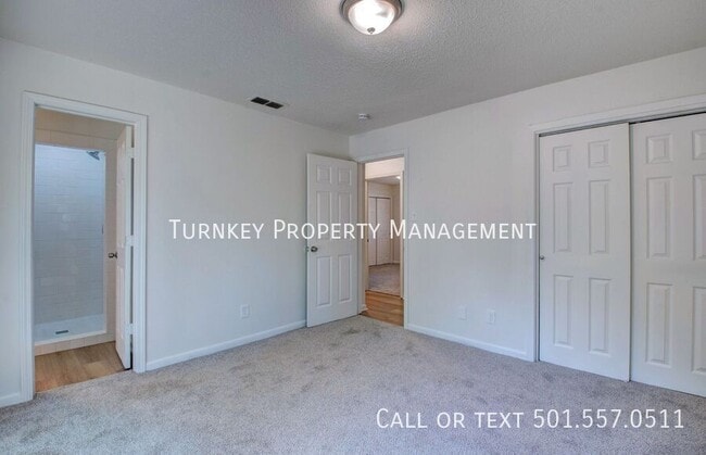 Building Photo - 2509 Vancouver Dr