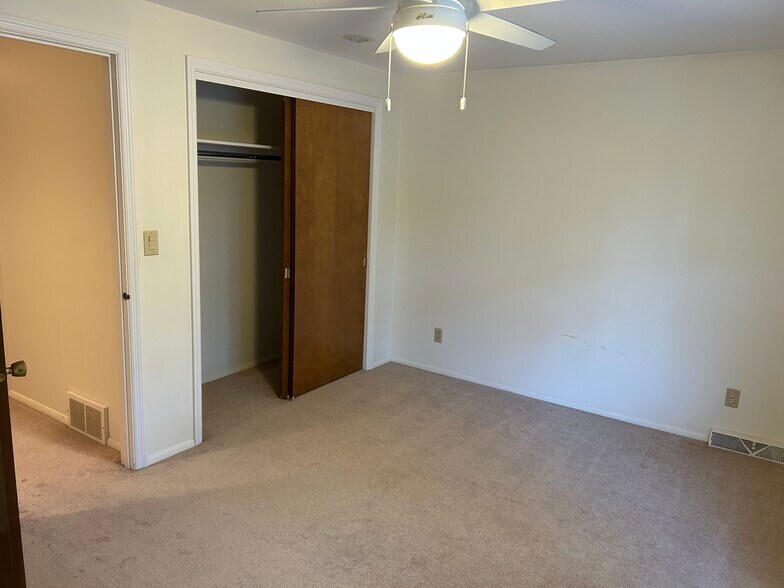 Rear BR & closet - 1420 W Ash St