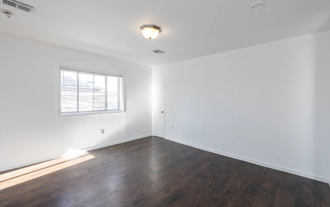 Building Photo - 506 Eastern Ave NE