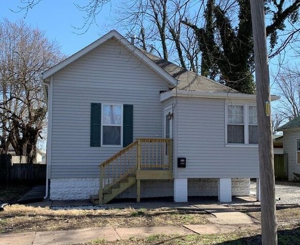 Front of the house - 1610 Maple St.