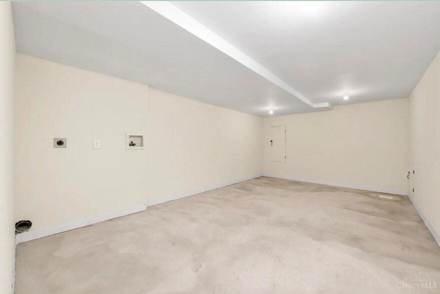 Laundry/Storage - 550 Hale Ave