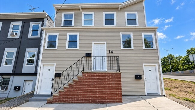 EXTERIOR - 14 Oriental St