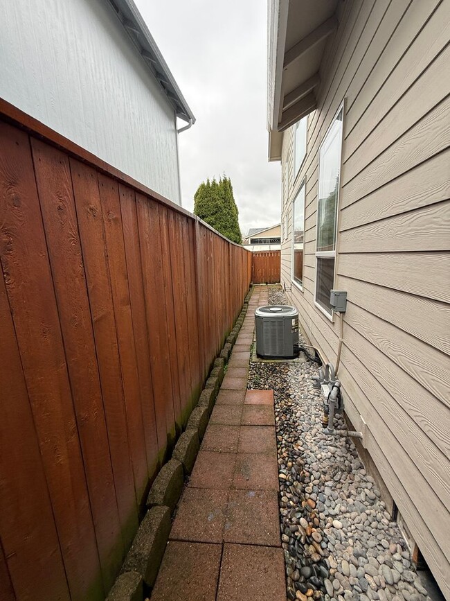 Building Photo - Felida Area - 3 bedroom, 2.5 bath