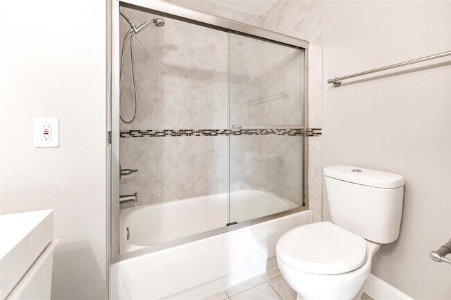 Building Photo - 7015 Yardley Dr