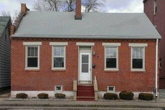Building Photo - Coming soon:  2 Bed 1 Bath Home