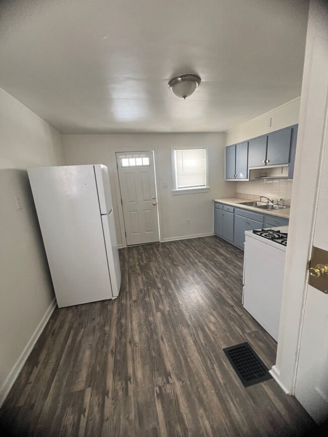 Building Photo - 622 Cranberry St