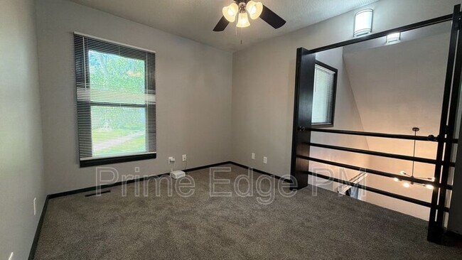 Building Photo - 1821 Ridgehaven Ct