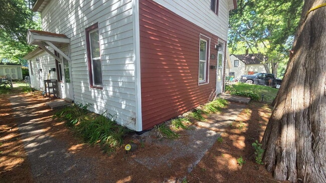 Building Photo - 1BR 1BA Main Level Unit - Tri-plex Property in Stillwater