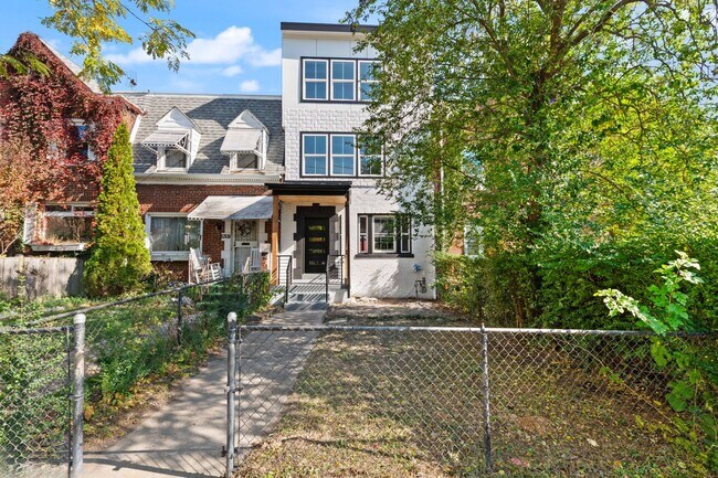 Building Photo - DC1026