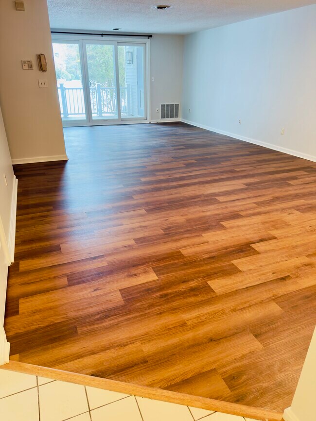 Building Photo - 255 North Rd