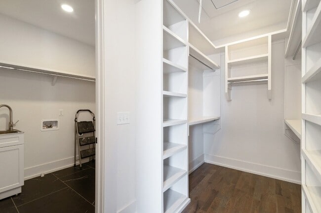 Building Photo - 1009 Garfield St