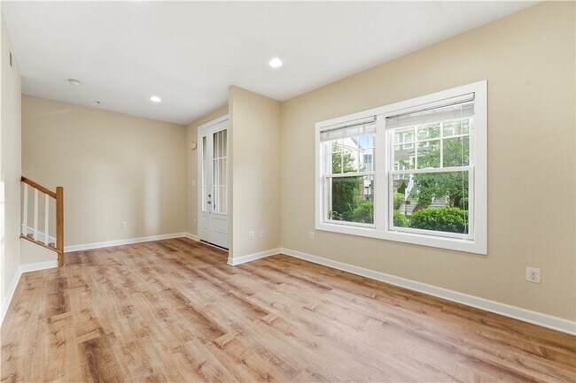 Building Photo - 335 Osona Ln