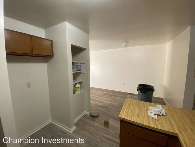 Building Photo - 2 br, 1 bath House - 846 Warren St. c 7 C-7