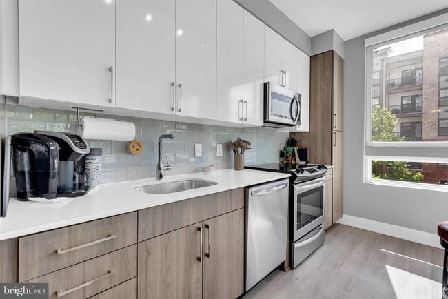 Building Photo - 145 Riverhaven Dr