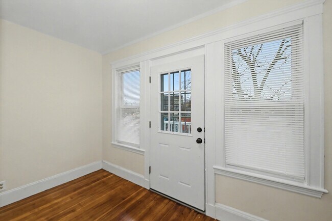 Building Photo - 7 Moraine St