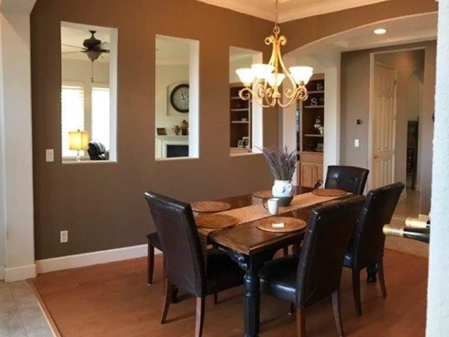 Dinning Room - 1098 Columbus Way