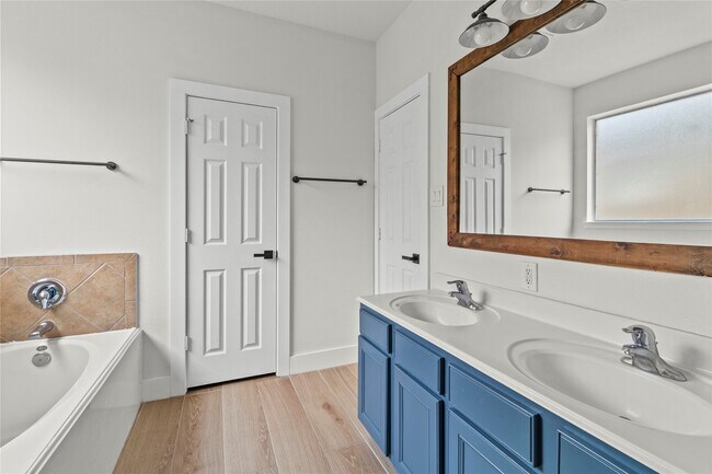 Building Photo - 518 Saffron Ct