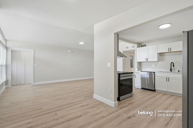 Building Photo - 3128 Bay St