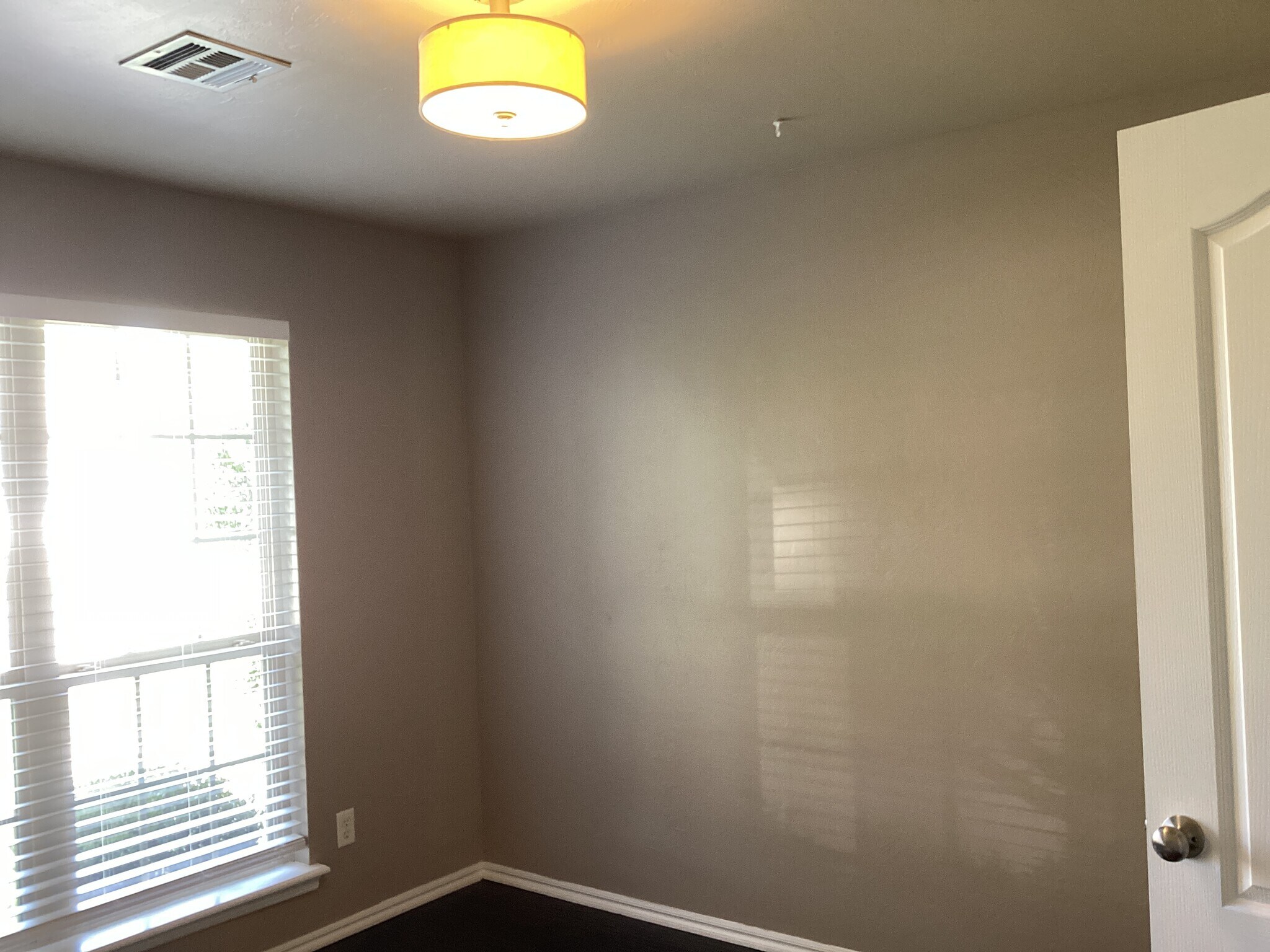 Building Photo - 600 SW 159th Terrace
