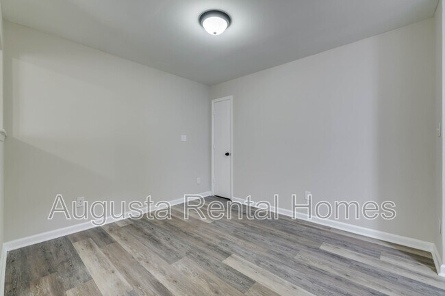 Building Photo - 37 Conifer Ct