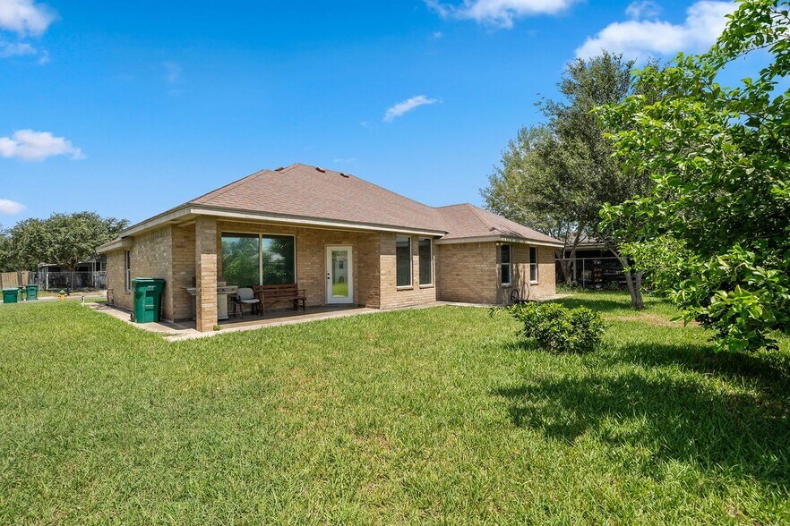 Building Photo - 6707 S Rios St