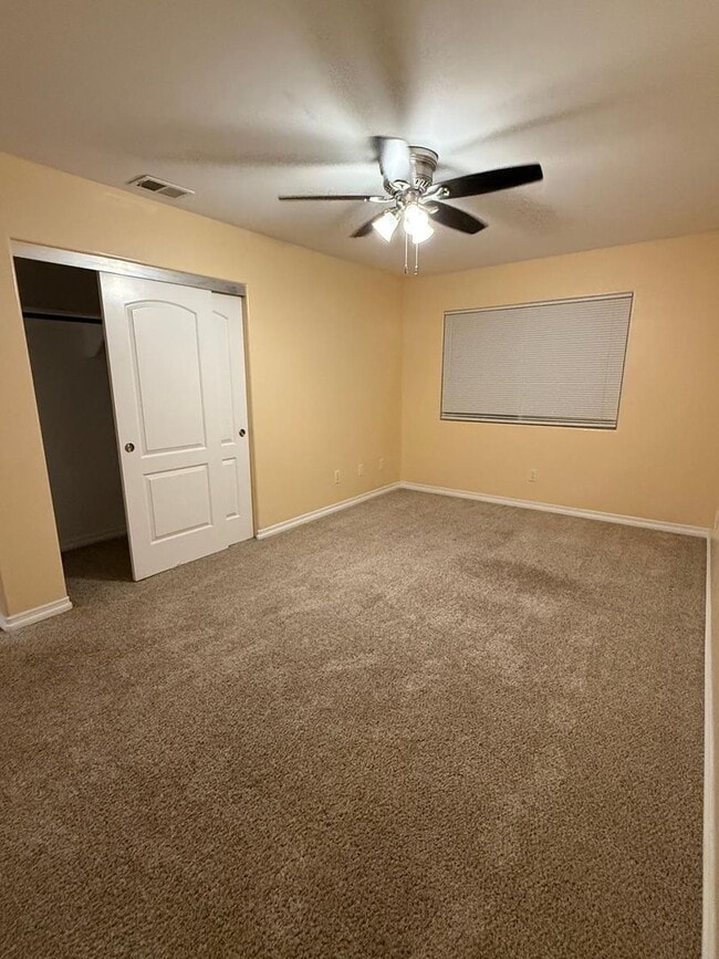 Building Photo - Charming Home Just Minutes from the Beach!