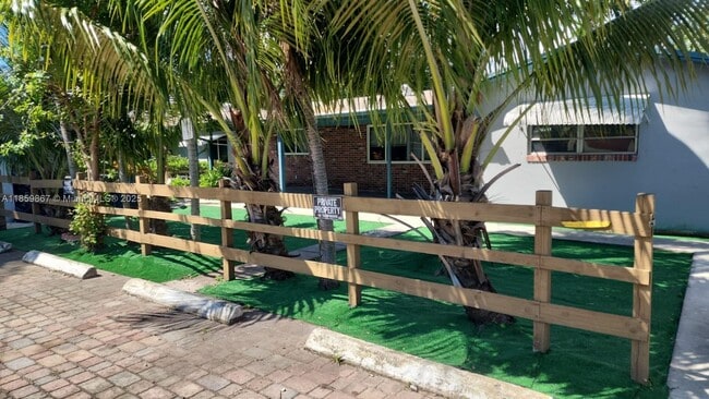 Building Photo - 729 NE 6th St