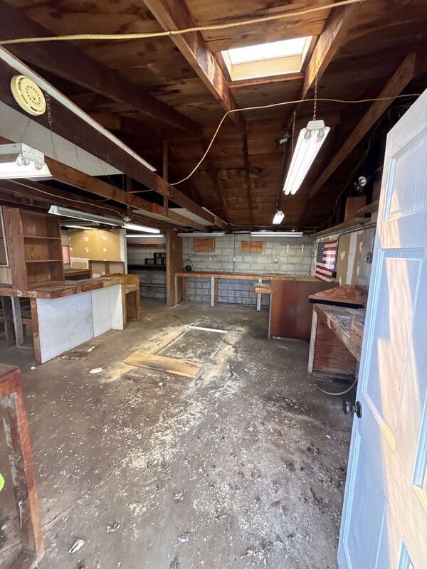 Building Photo - 982 Antwerp Rd
