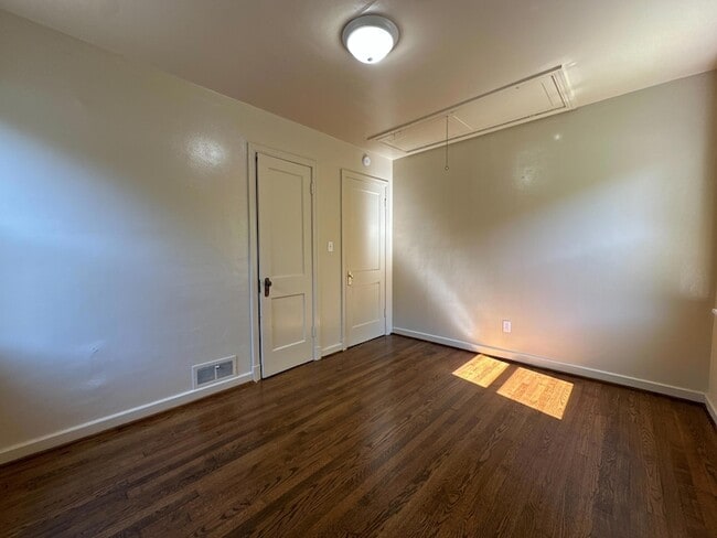 Building Photo - 1040 Hunt Ave NW