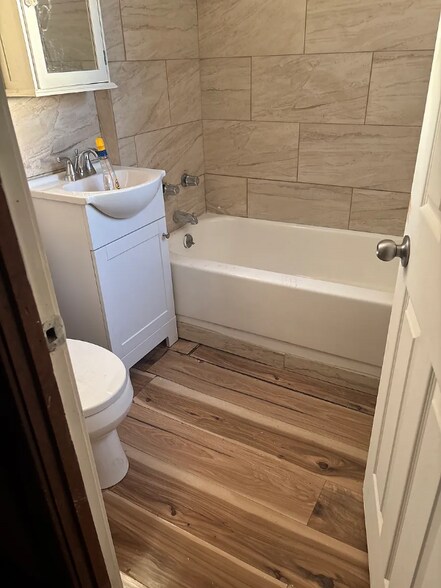 Primary Photo - 10919 S Vernon Ave