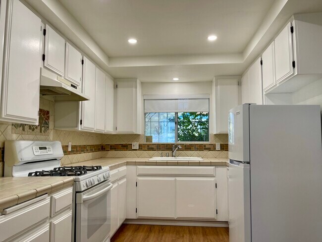 Kitchen - 12800 Avenida Alta Loma