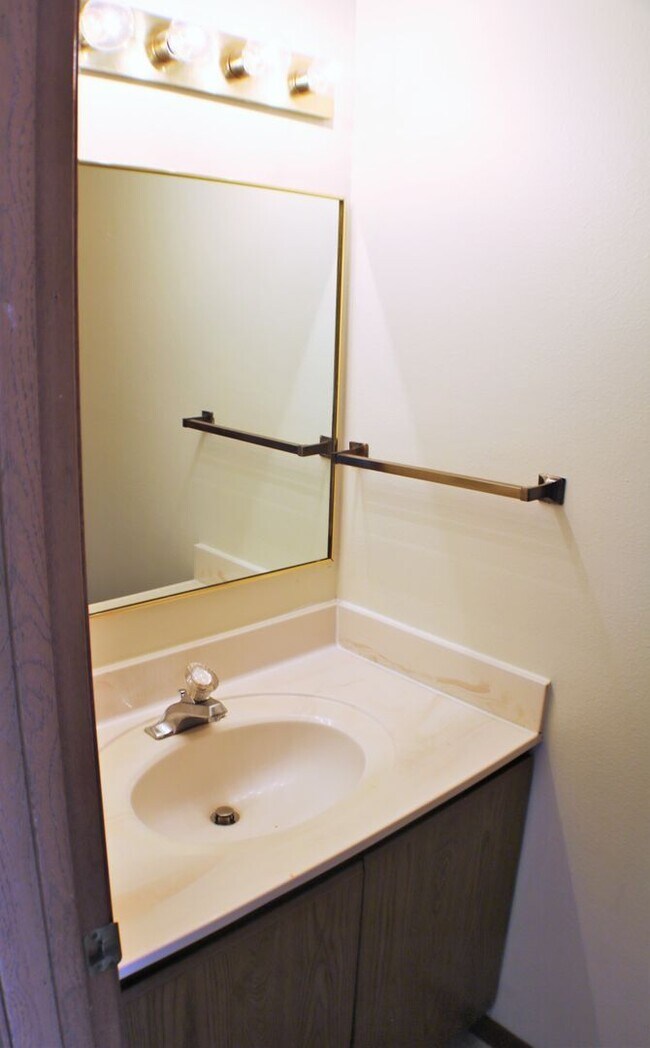 Building Photo - $1,375 | 3 Bedroom, 2.5 Bathroom Town Home...