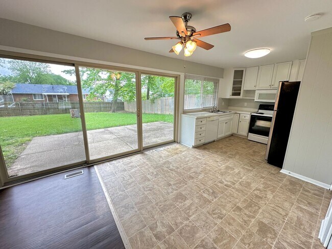 Building Photo - 130 Timberwood Ln