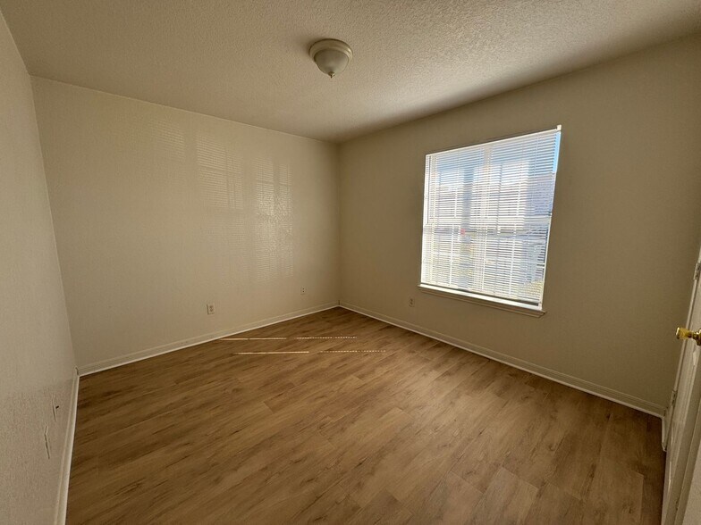 Building Photo - 2909 Cantabrian Dr