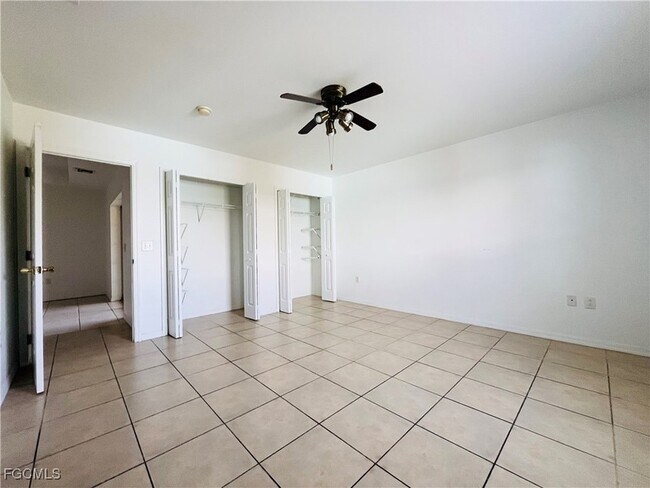 Building Photo - 3018 SE Santa Barbara Pl