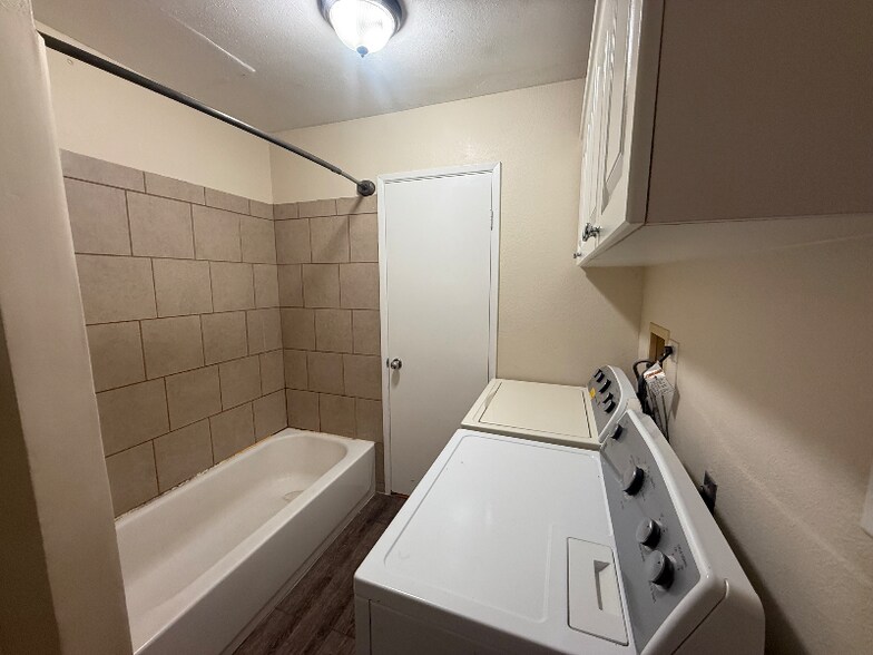 Building Photo - 94-1419-1419 Polani St