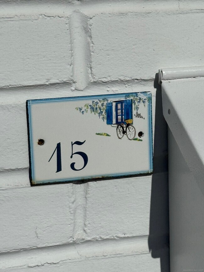 Building Photo - 15 Sunwich Rd