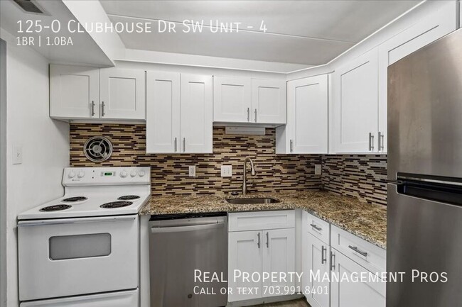 Building Photo - 125 Clubhouse Dr SW