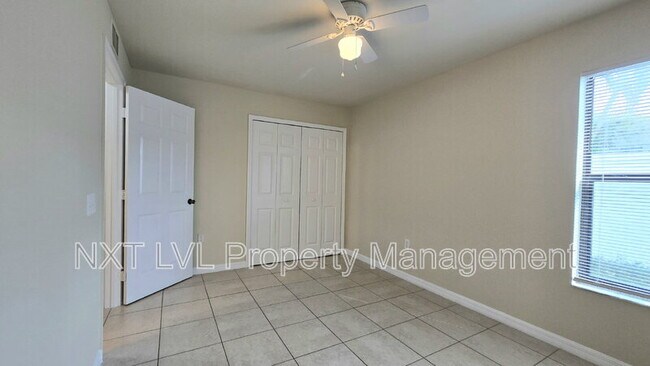 Building Photo - 301 NE 24th Ave