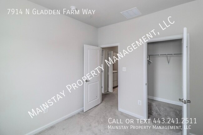 Building Photo - 7914 N Gladden Farm Way