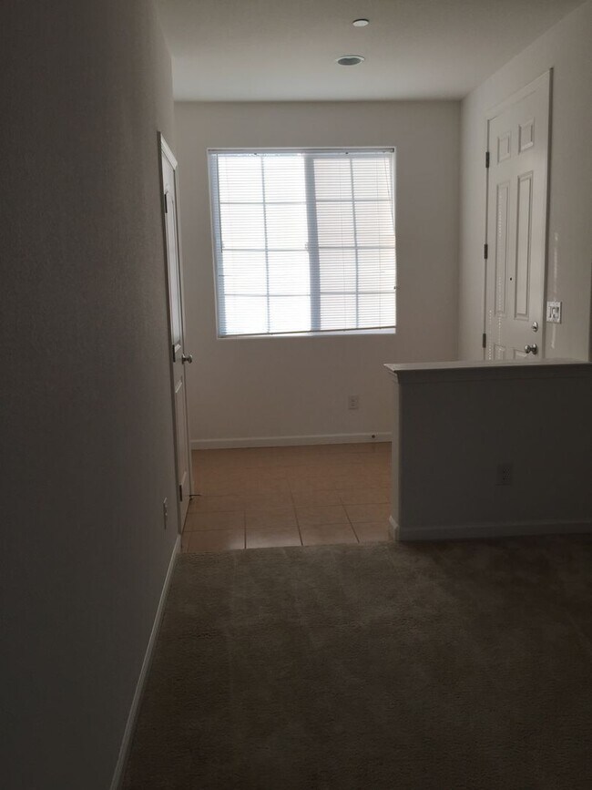 Building Photo - Spacious 3 Bedroom, newer home in South Sacramento