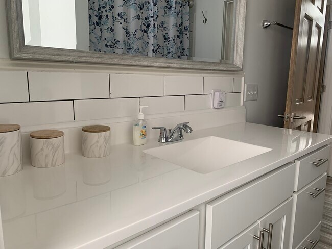 Building Photo - Executive Rental Furnished