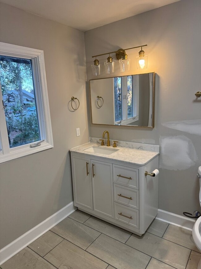 Building Photo - cute town home