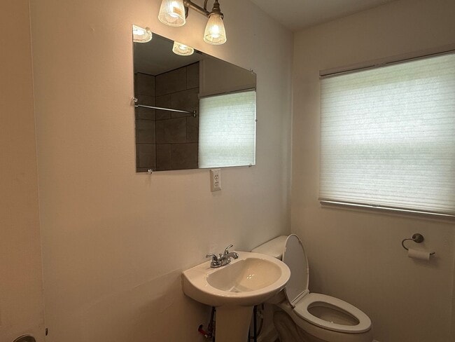 Building Photo - 3/2 bath home - Town Acres School District!