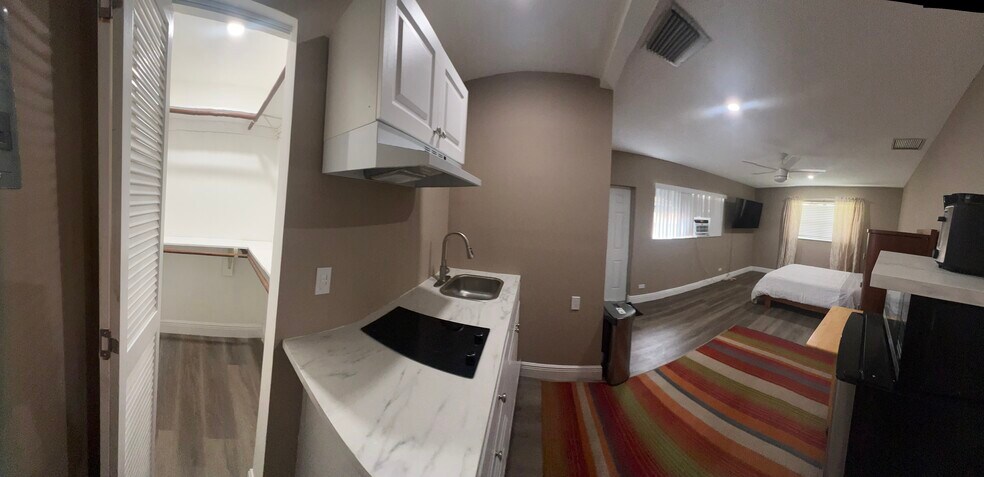 Building Photo - 880 NW 72nd Ter