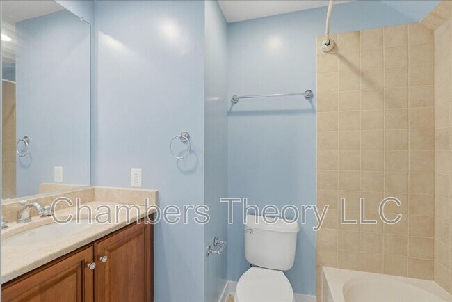 Building Photo - 2735 Linden Ln